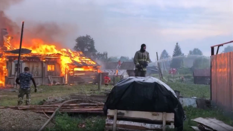 Пожар в селе Шайдуриха Свердловской области потушили