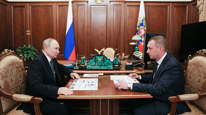 Президент РФ Владимир Путин и губернатор Саратовской области Роман Бусаргин