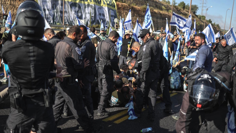 Полиция Израиля арестовала более 70 человек во время национальных протестов