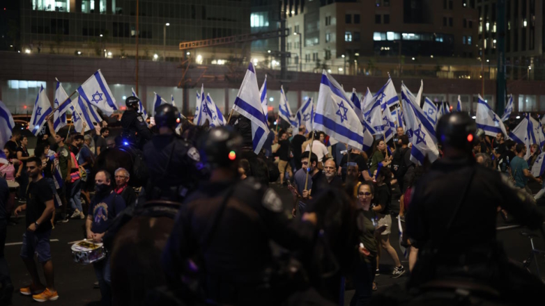 СМИ: на акции протеста против судебной реформы в Тель-Авиве пострадали 10 полицейских