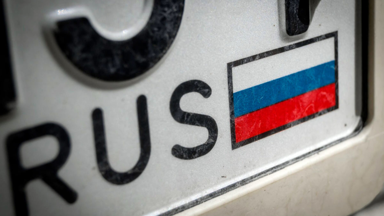Посольство РФ рекомендовало временно не ввозить в Германию машины с российскими номерами