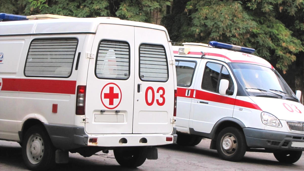 В Краснодарском крае госпитализировали 12 детей после купания в море
