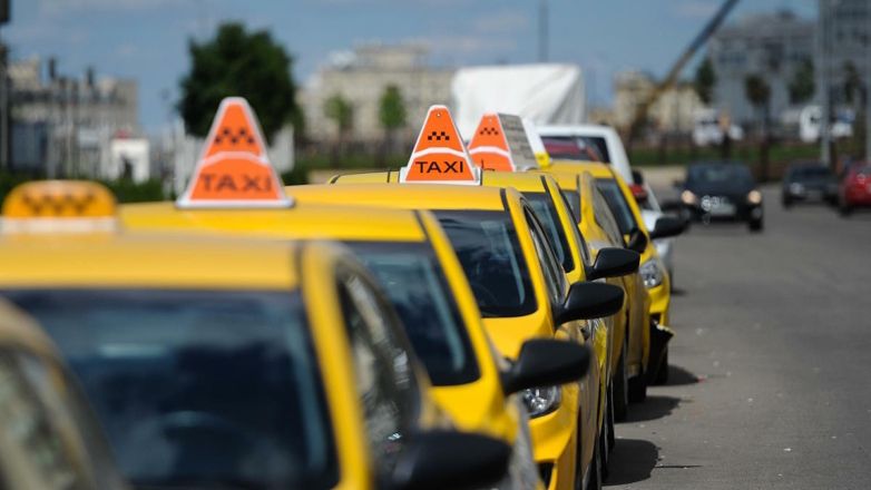 Желтое и с шашечками: почему таксисты недовольны новыми правилами перевозок