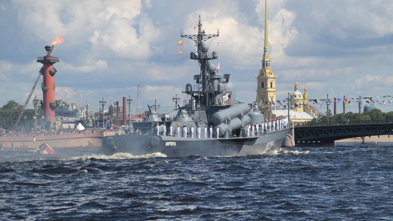В Санкт-Петербурге начался парад в честь Дня Военно-Морского Флота