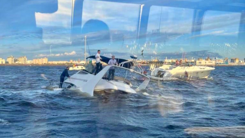 Яхта потерпела крушение в Финском заливе