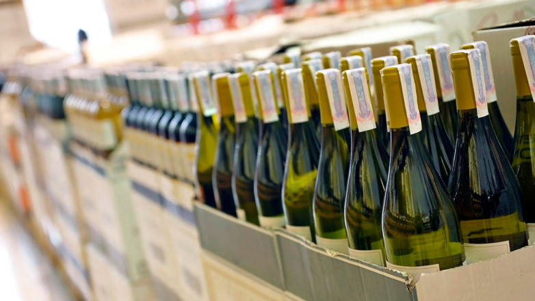 В Госдуму вносят законопроект о праве жильцов запрещать продажу алкоголя в их домах