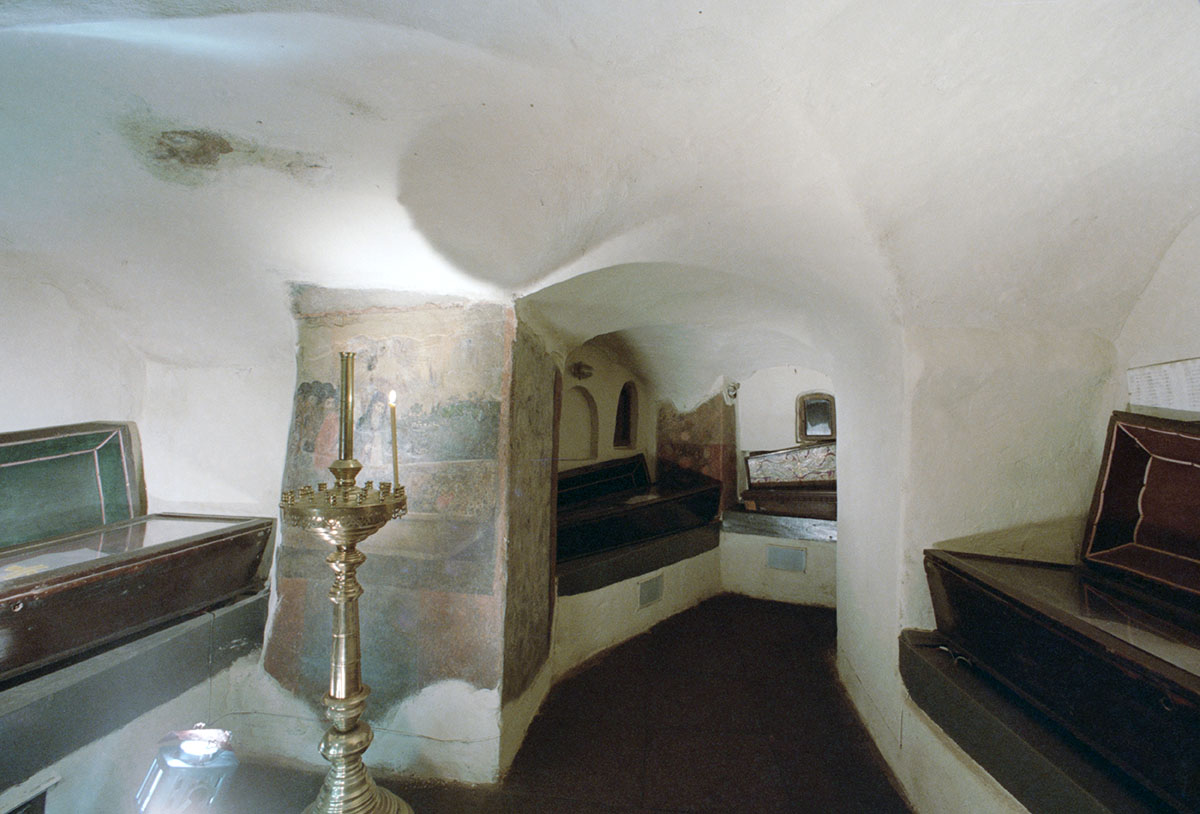 Гробница со святыми мощами Ильи Муромца