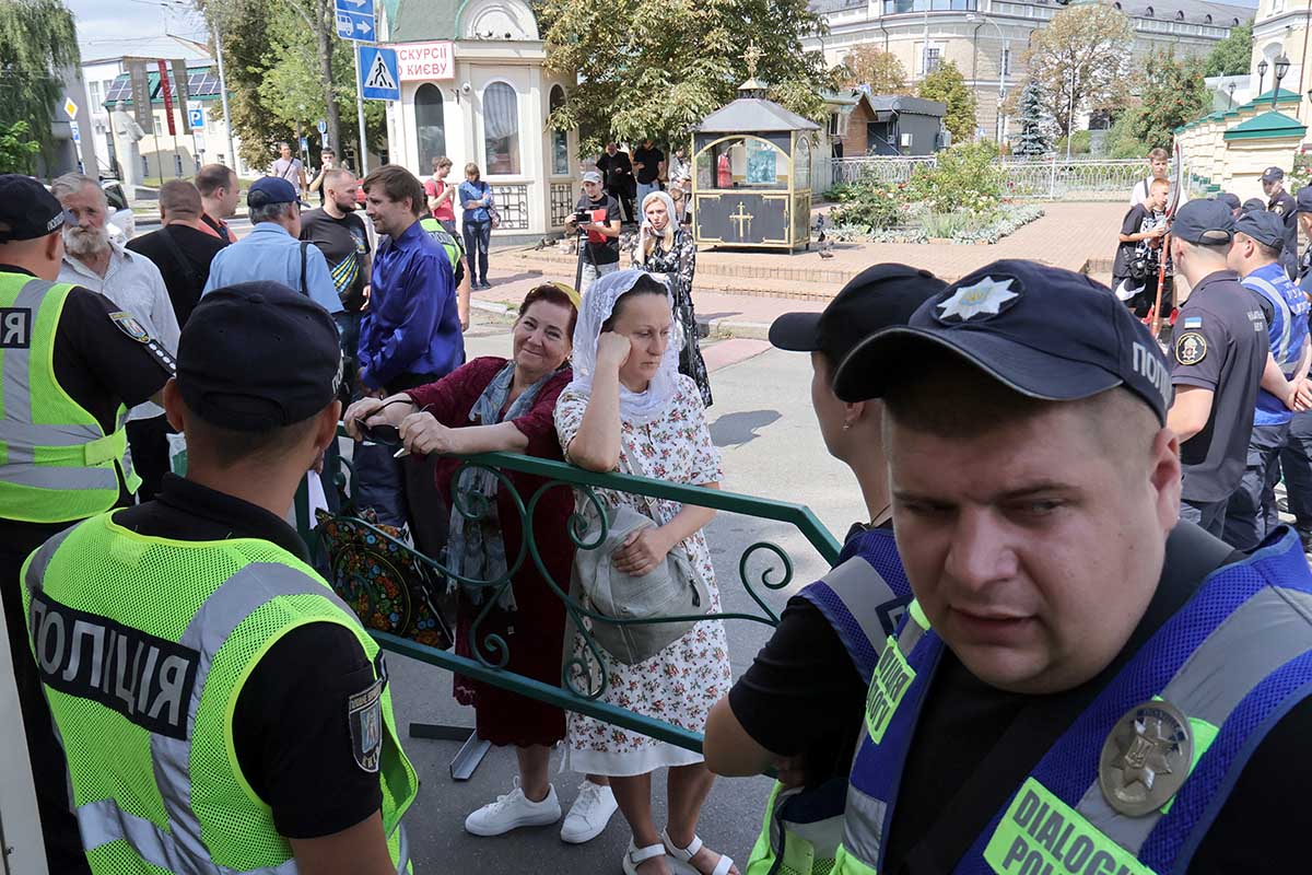 Полицейские в Киево-Печерской лавре