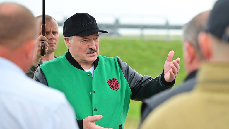 Лукашенко потребовал железной дисциплины, чтобы Белоруссия не повторила путь Украины