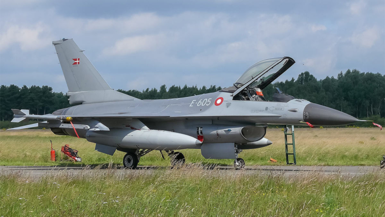 Министр обороны Дании назвал условие передачи F-16 Украине