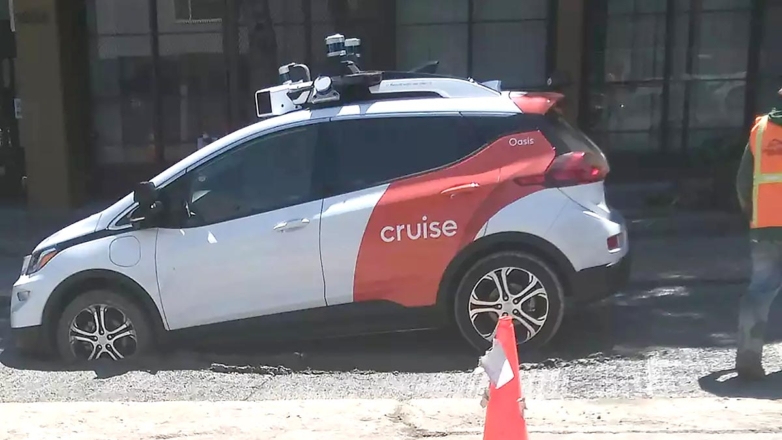 Беспилотный автомобиль Cruise застрял в свежем бетоне в Сан-Франциско: вопросы безопасности