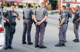 Бразильские власти развернули в аэропортах тысячи военных