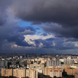 Предупреждение о неблагоприятной погоде в Москве и области: грозу, дождь и сильный ветер ждут во второй половине дня