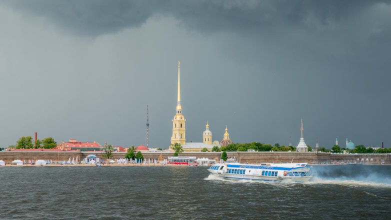 Теплый атмосферный фронт испортит погоду в Санкт-Петербурге