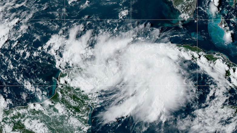 Ураган "Идалия" обрушился на три штата
