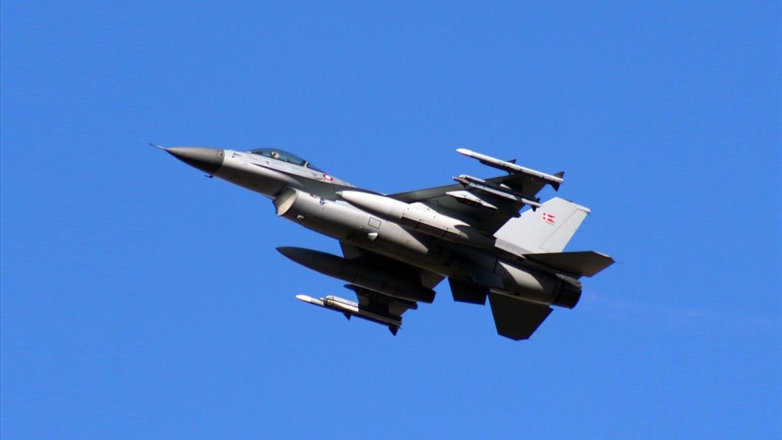 Дания задержит отправку F-16 Украине