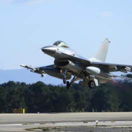 Зеленский высказался о сроках передачи Киеву истребителей F-16 из Дании