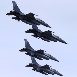 Bloomberg: первые истребители F-16 прибыли на Украину