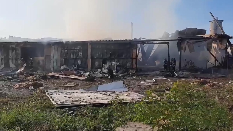 Крупный пожар на складе пиротехники в Кемерове потушили