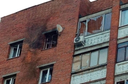 Предварительно, беспилотник врезался в многоквартирный жилой дом в Курске