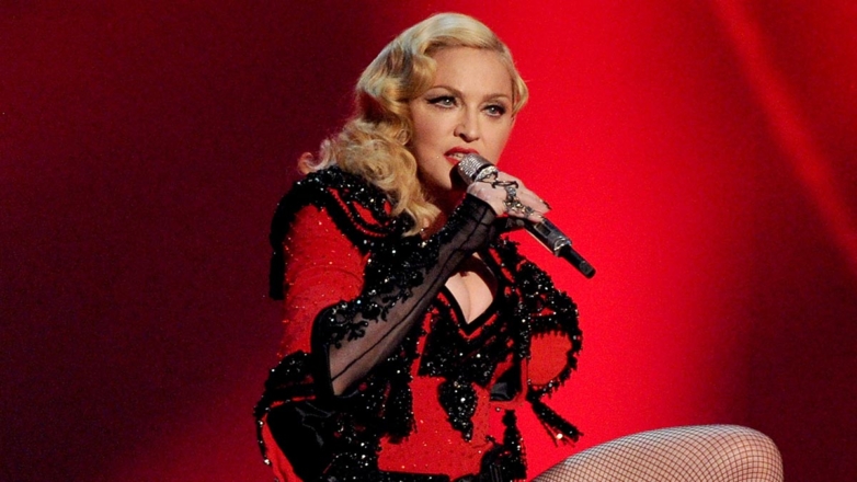 Daily Mail: певица Мадонна отыгрывается на фанатах, подавших на нее в суд