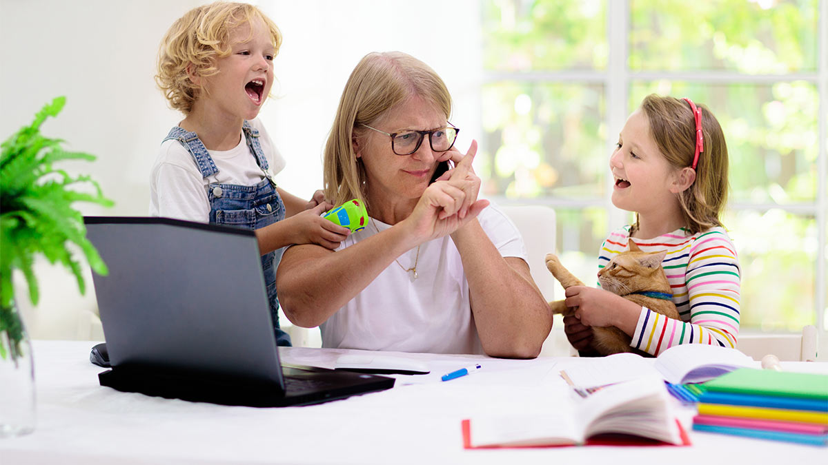 Анонимных мам. Working from Home with Kids.