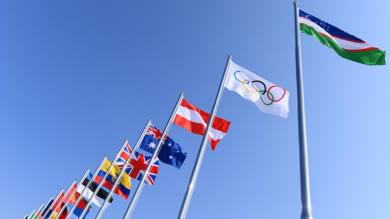 Олимпийские игры и флаги стран мира