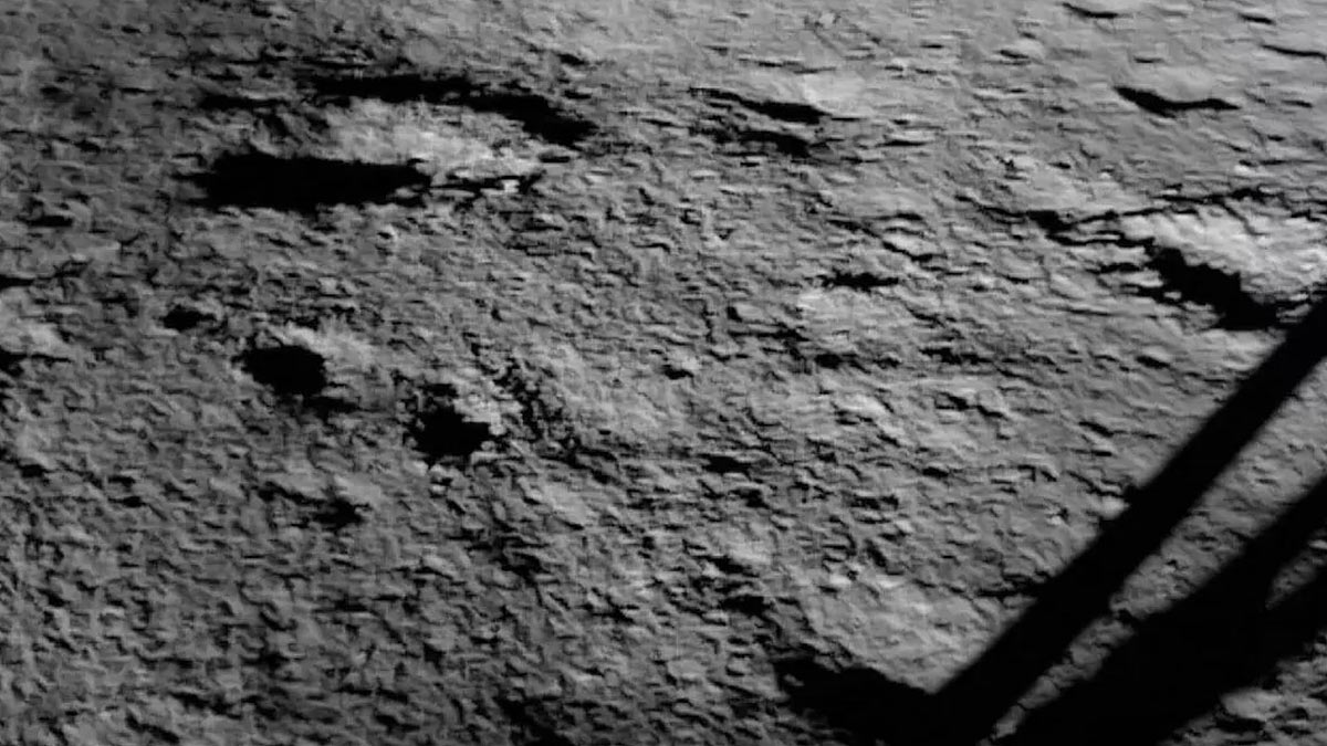 Индия показала первый снимок Луны, сделанный модулем 