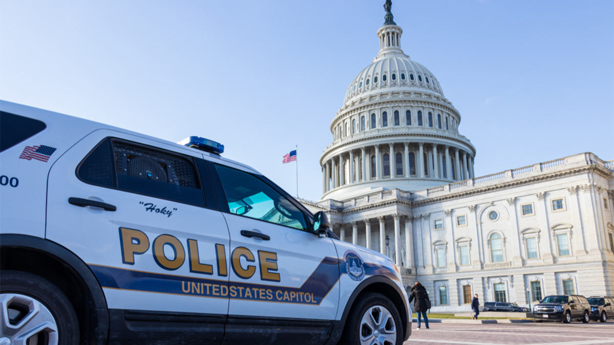 Полиция сообщила о стрелке в Капитолии США