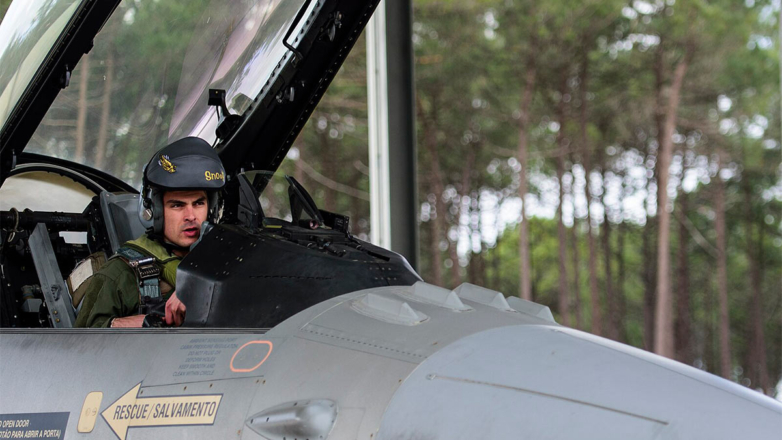 Зеленский заявил о планах Португалии обучать летчиков ВСУ работе на F-16