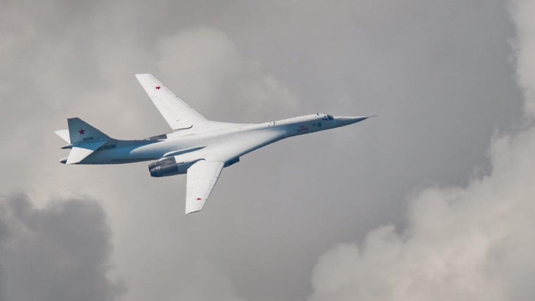 МО РФ: самолеты дальней авиации совершили полет над Арктикой