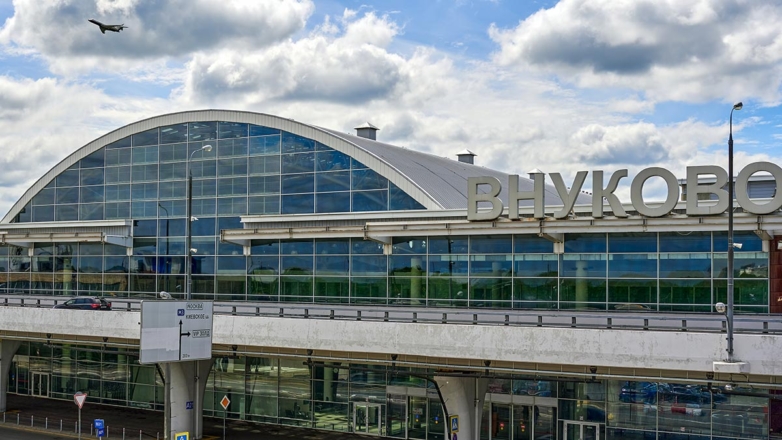 Не меньше 30 рейсов задержали в аэропортах Москвы