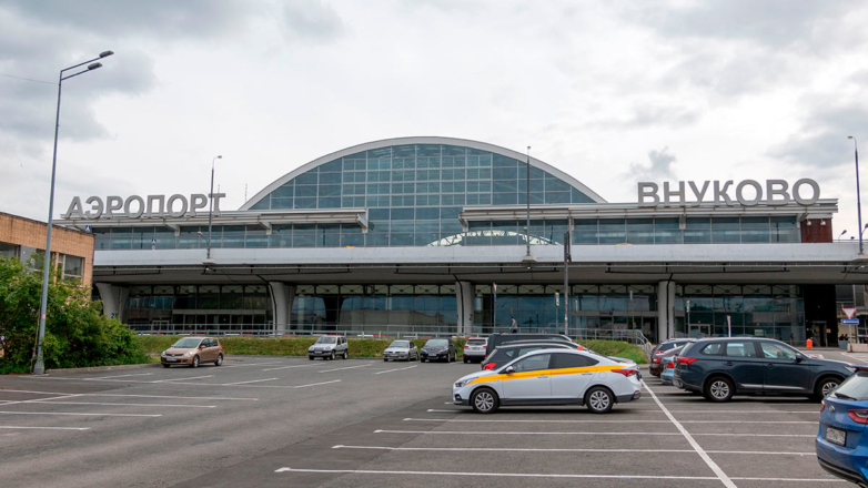 Воздушное пространство над аэропортом Внуково закрыли