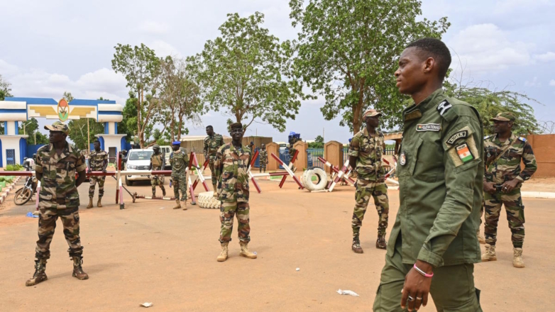 СМИ: вывод французских сил из Нигера связан с отсрочкой интервенции ECOWAS