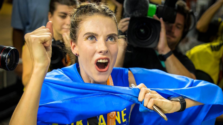 Украинская легкоатлетка выкрикнула националистический лозунг после победы на ЧМ