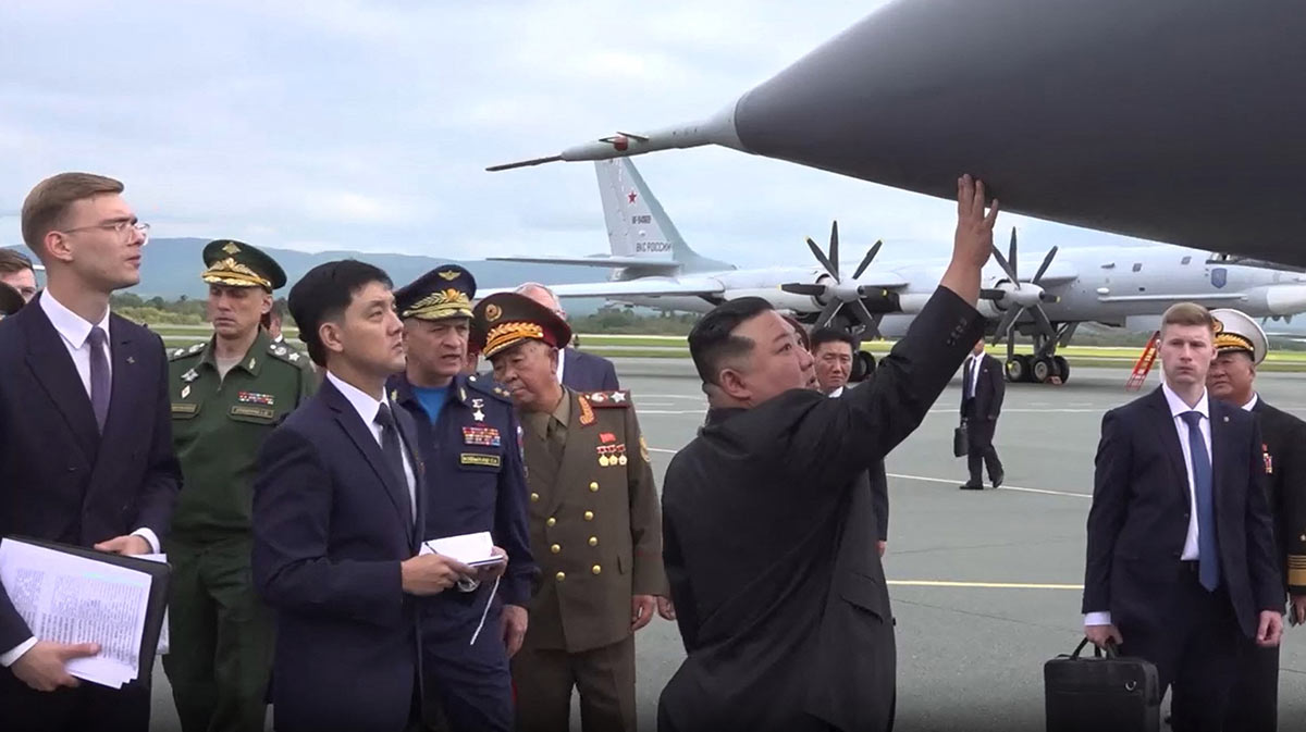 Лидер КНДР Ким Чен Ын посещает аэродром Кневичи под Владивостоком