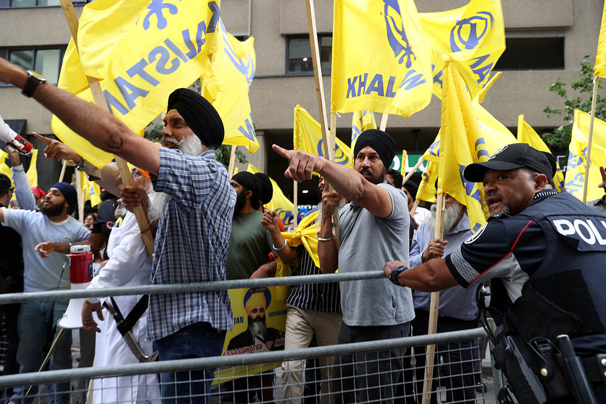 Сторонники Халистана на демонстрации перед Генеральным консульством Индии в Торонто
