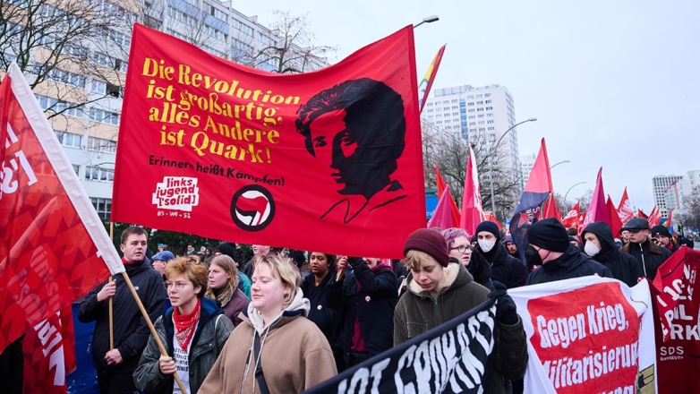 Демонстрация левых групп в Берлине