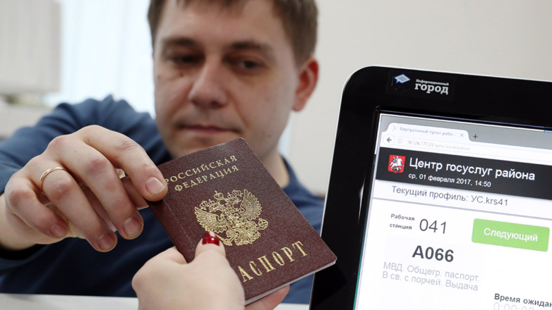 Бить по паспорту: россиян могут лишать приобретенного гражданства по новым основаниям