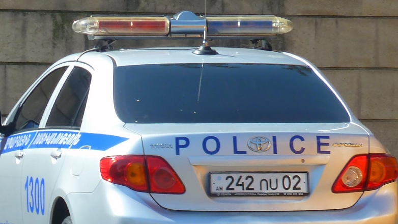 МВД Армении: на отдел полиции в Ереване напали три человека, двое ранены
