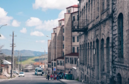 Азербайджан заявил о готовности параллельного использования дорог в Степанакерт