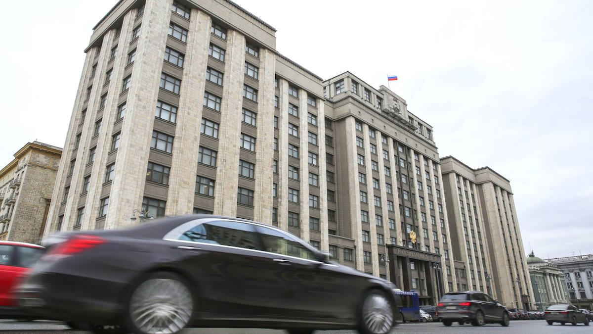 В Госдуме решили использовать только автомобили российского производства