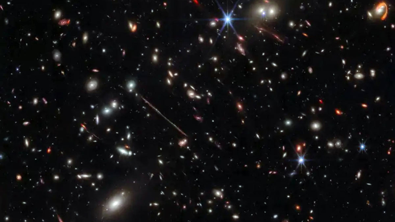 Ученые обнаружили неожиданную особенность ранних галактик