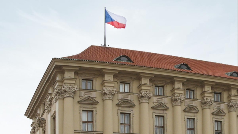 СМИ: Чехия с трудом справляется с выделением средств для помощи Украине