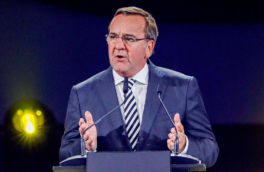 Глава Минобороны Германии сделал прогноз о войне с Россией