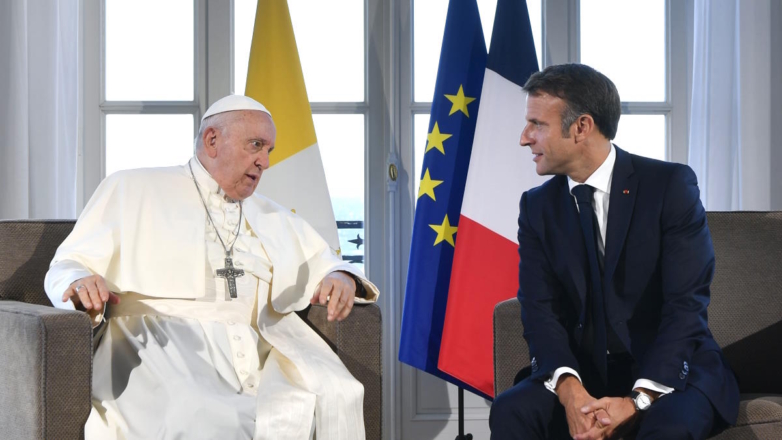 Папа Римский Франциск и Эмманюэль Макрон