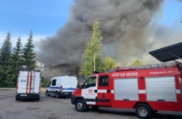 В Петербурге в производственном здании произошел крупный пожар