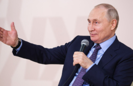Путин пошутил над Грефом в ответ на просьбу предоставить миллиард из бюджета