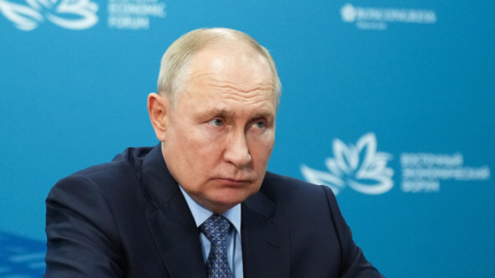 "Коммерсантъ": Путин может в ноябре объявить о выдвижении на новый срок