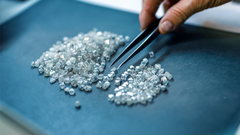Минфин РФ: ограничения поставок алмазов из России серьезно исказят рынок